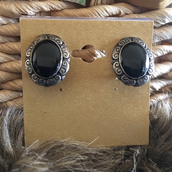 Vintage Jewelry - Vintage black glass cabochon filigree earrings